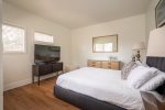Upstairs Bedroom - Queen Bed